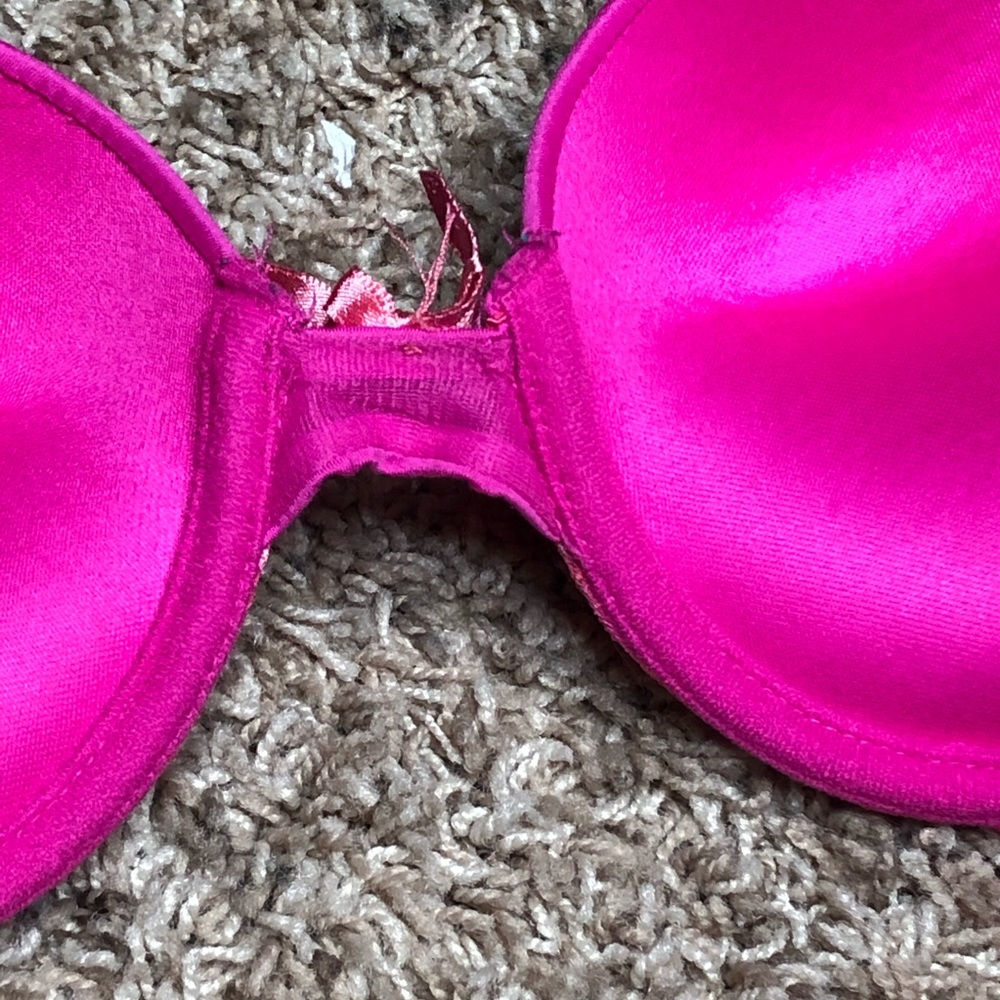 Jessica Simpson bra - Picture 5 of 7